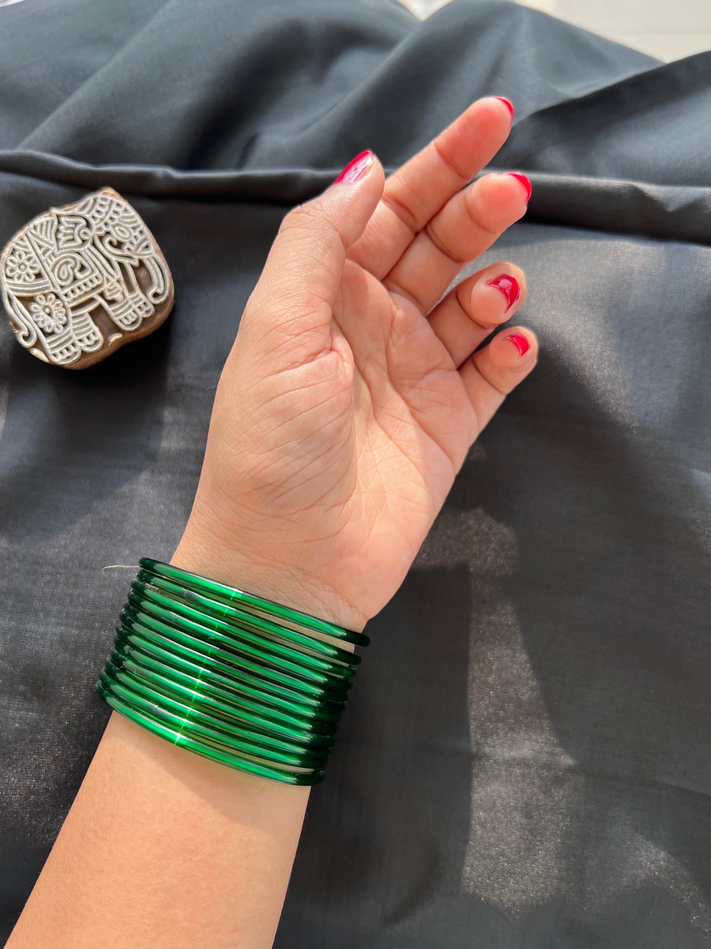 Green Kuppivala / Glass Bangles (Pack of 6)