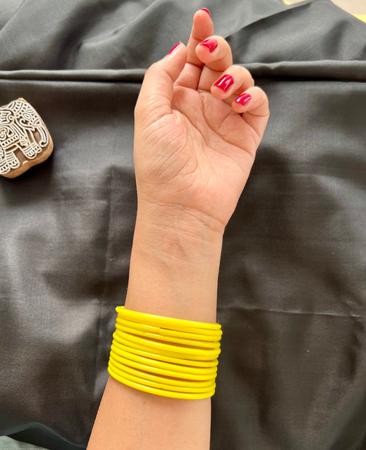 Green Kuppivala / Glass Bangles (Pack of 12)