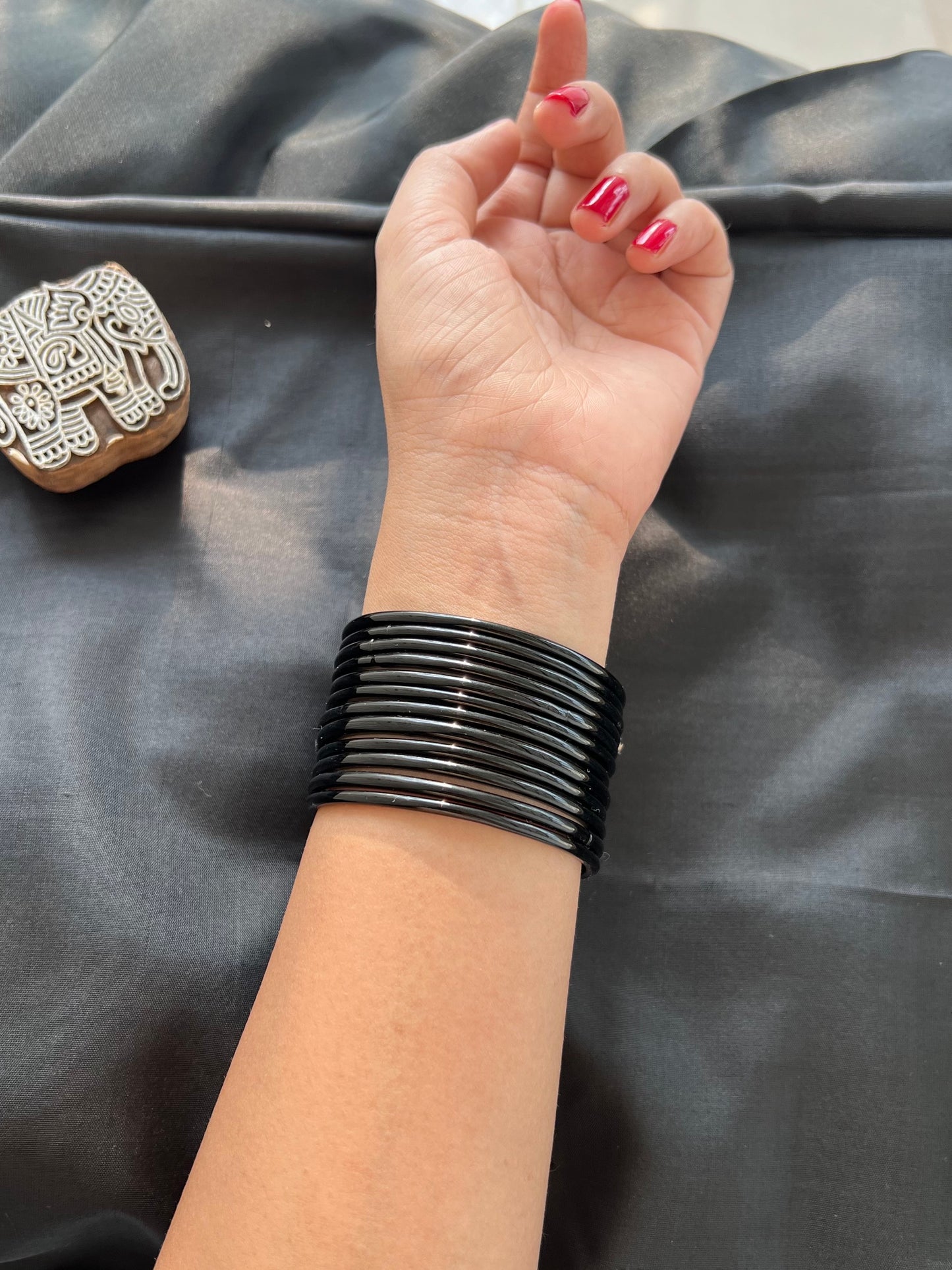 Black Kuppivala / Glass Bangles (Pack of 24)