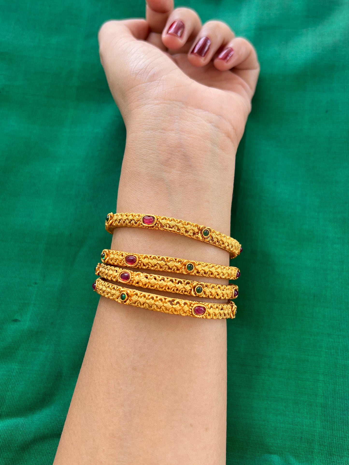 Antique Bangle Set Ruby And Emerald (Set of 4)