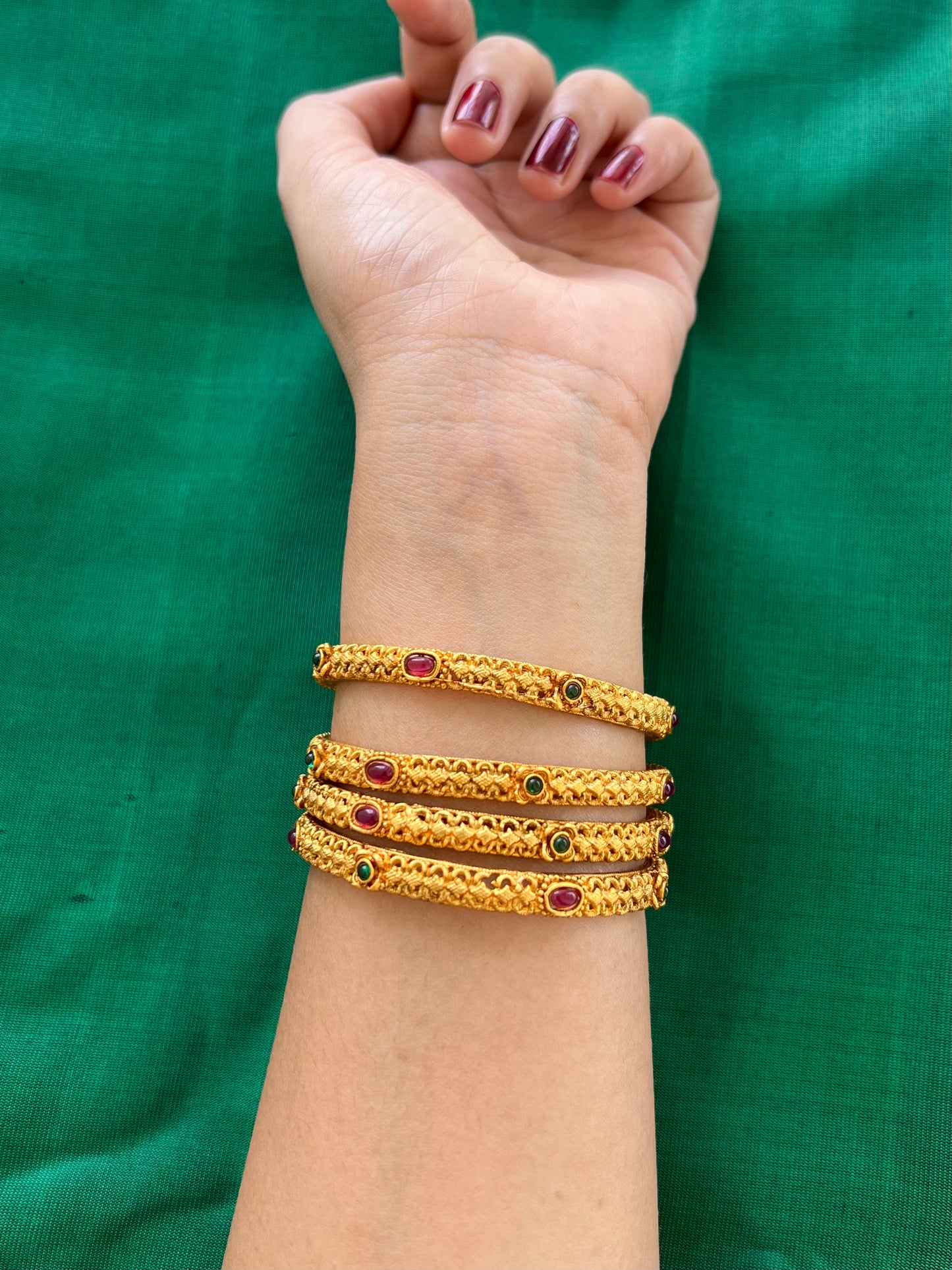 Antique Bangle Set Ruby And Emerald (Set of 4)