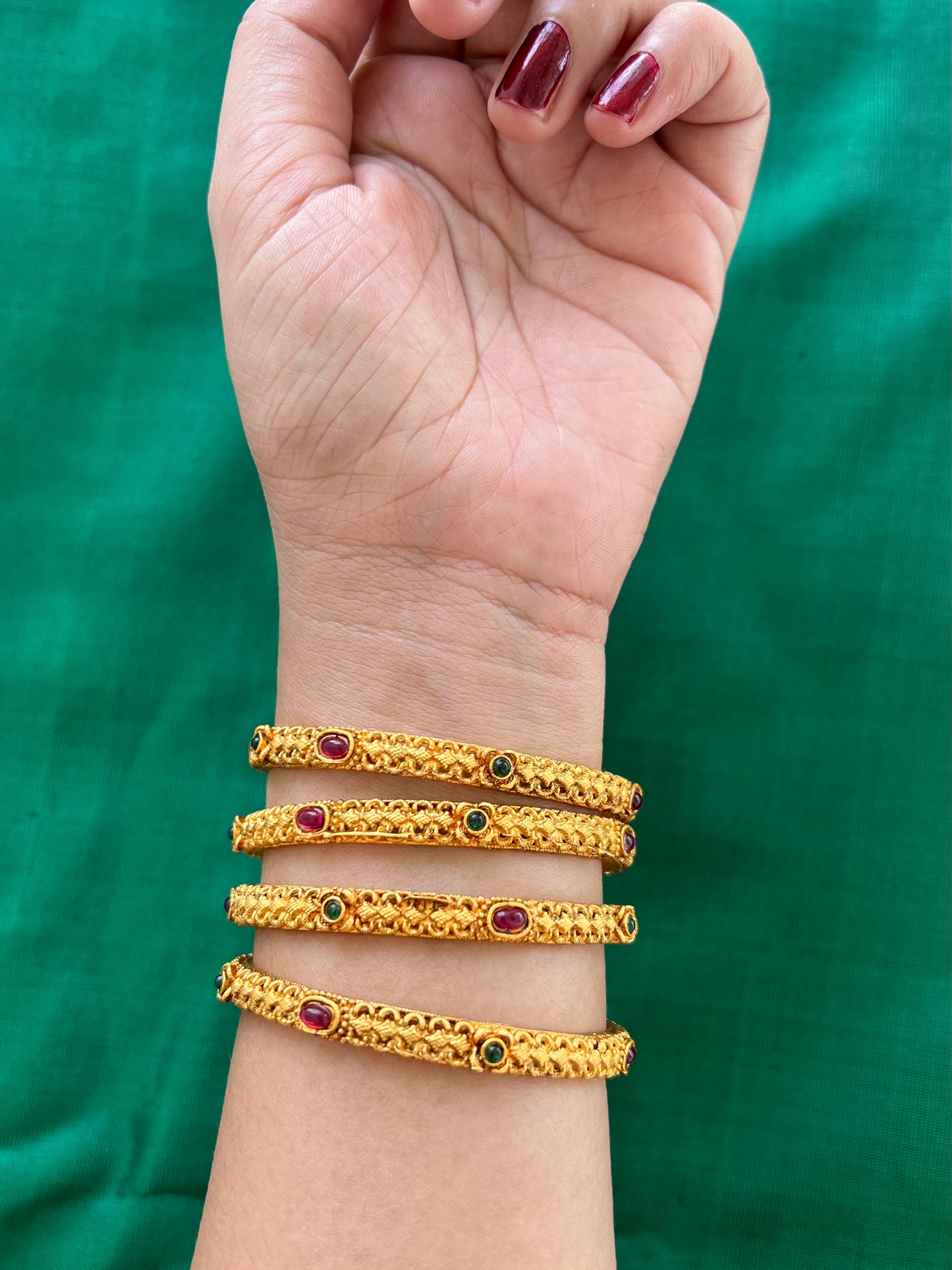 Antique Bangle Set Ruby And Emerald (Set of 4)