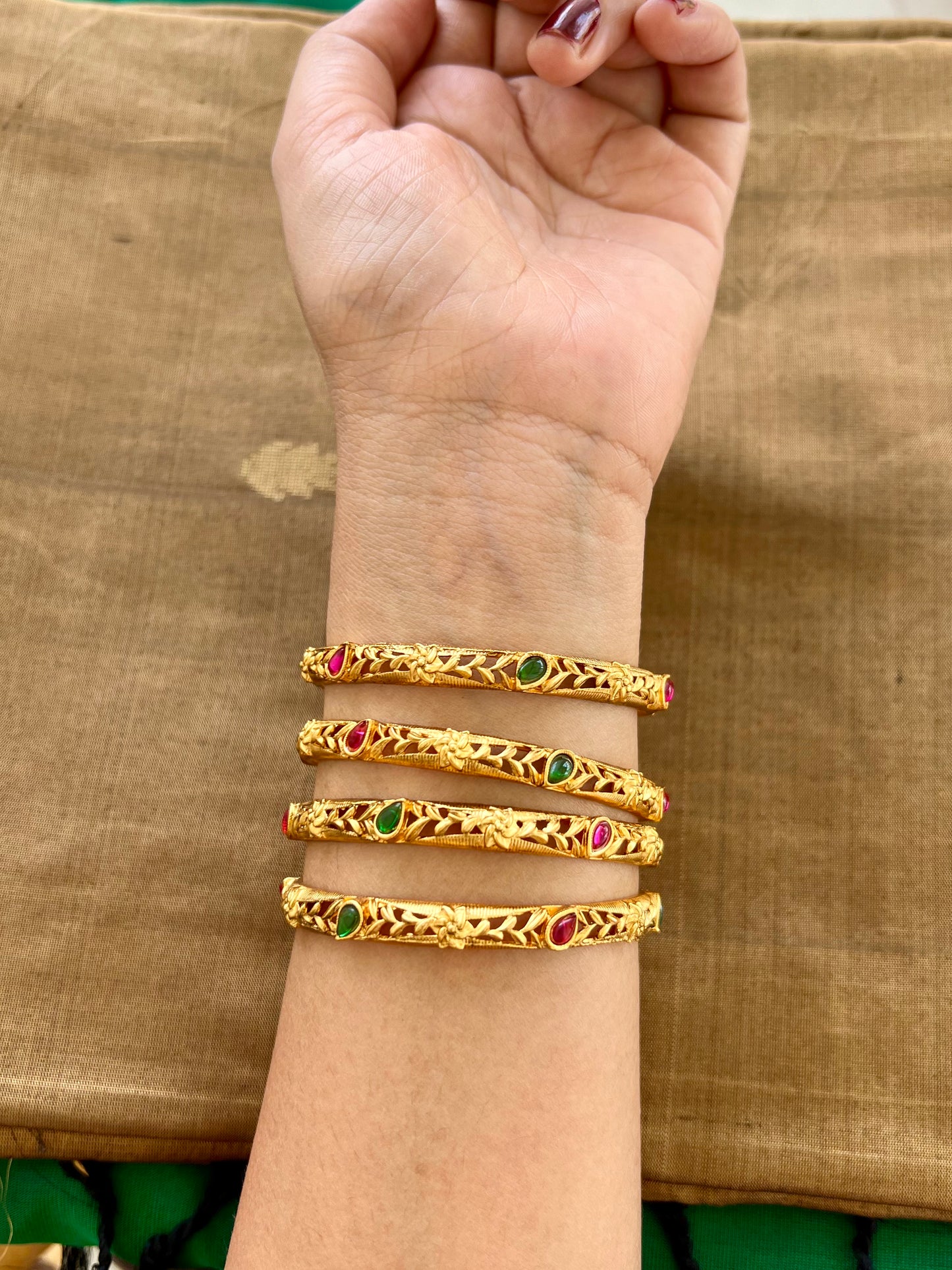 Antique Bangle Set Ruby And Emerald (Set of 4)