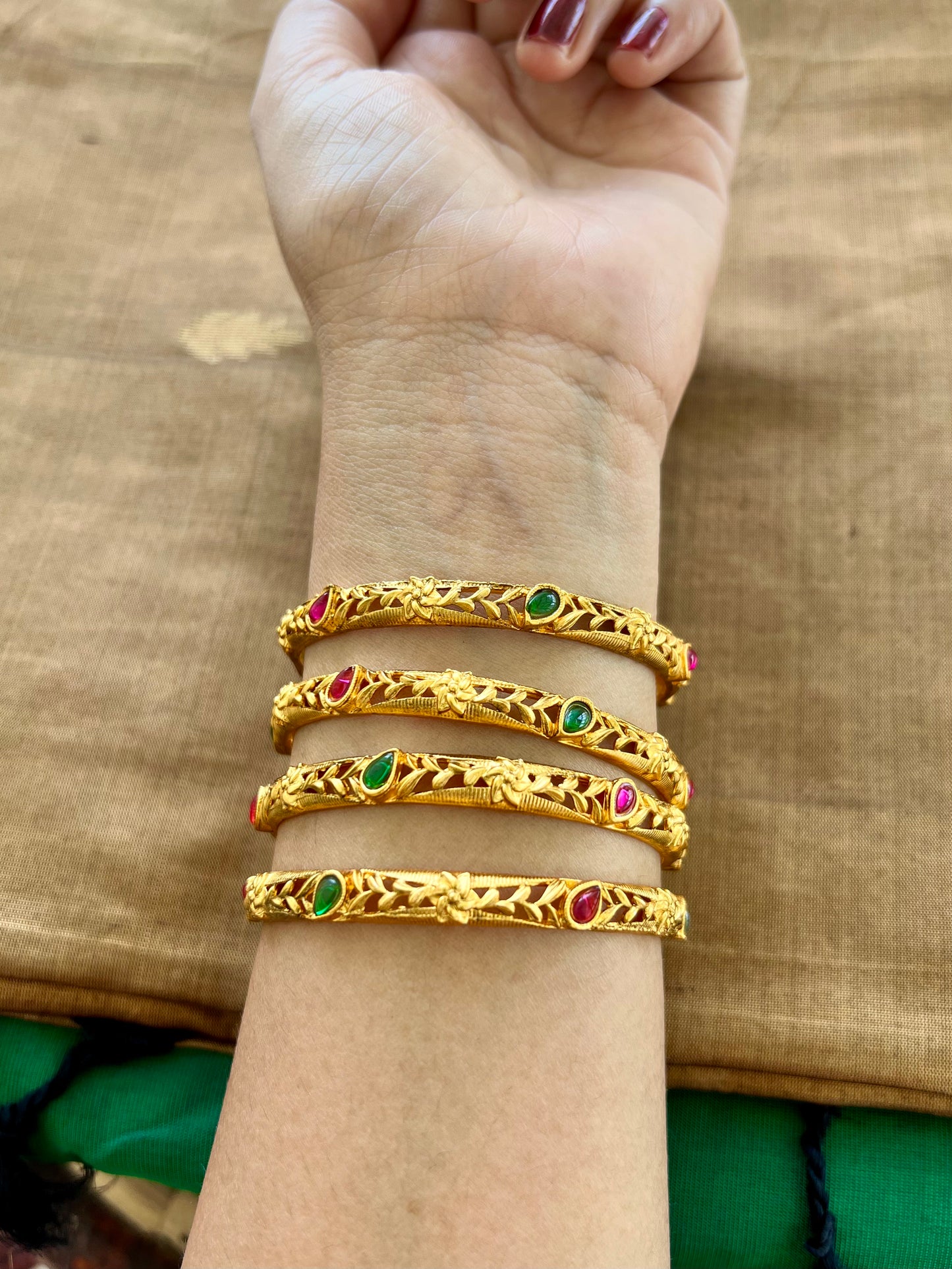 Antique Bangle Set Ruby And Emerald (Set of 4)