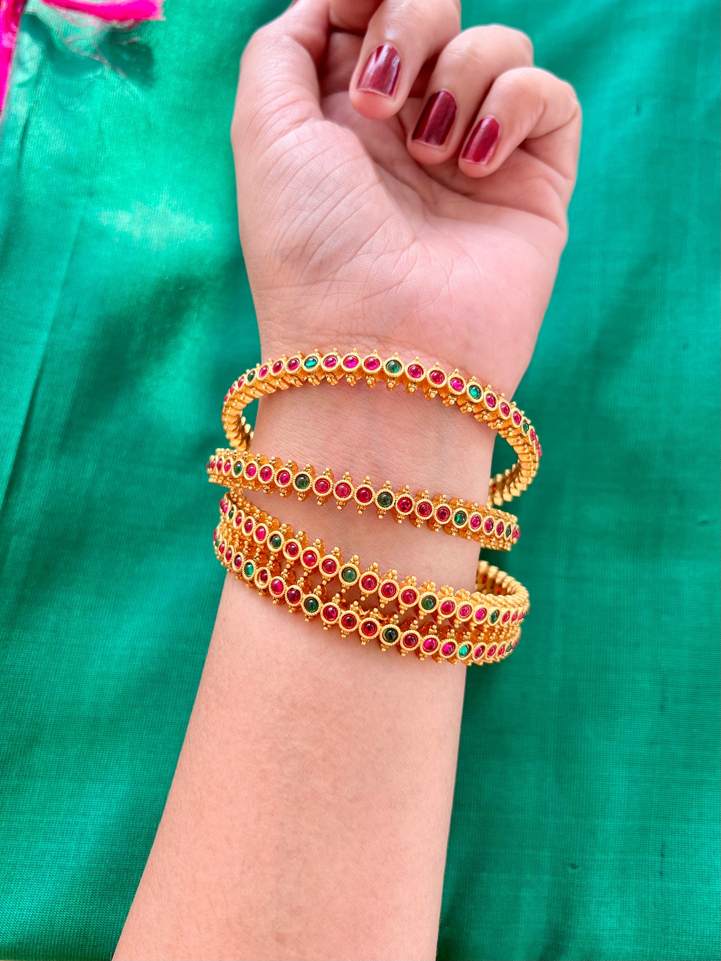 Antique Bangle Set Ruby And Emerald (Set of 4)
