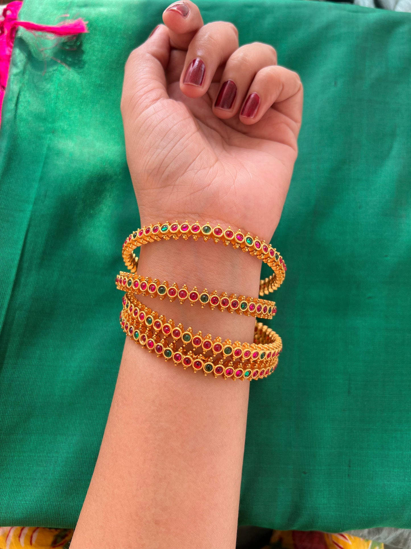 Antique Bangle Set Ruby And Emerald (Set of 4)