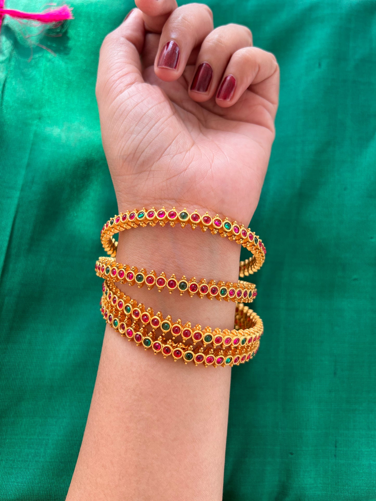 Antique Bangle Set Ruby And Emerald (Set of 4)