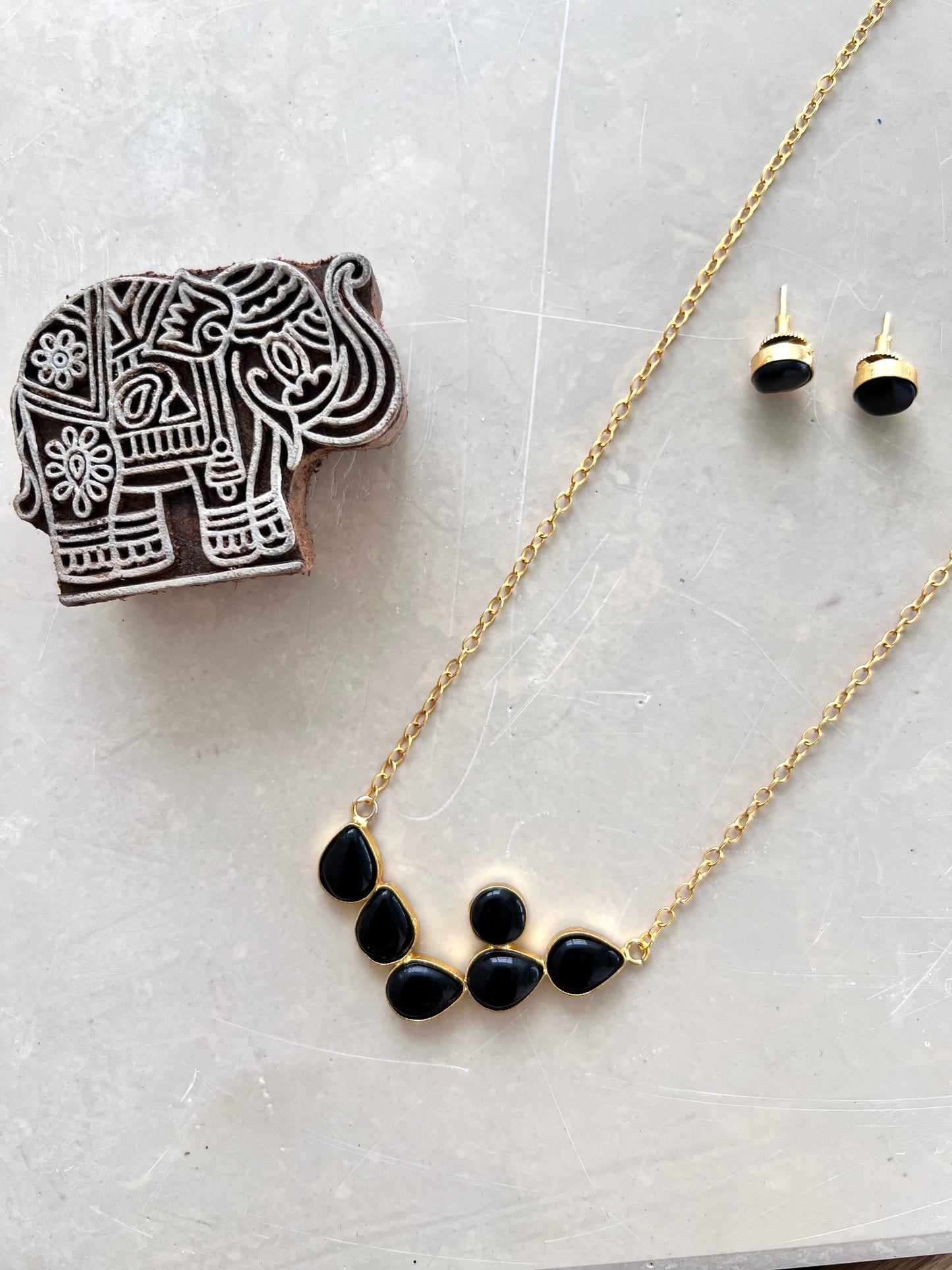 Black Stones Necklace With Earring