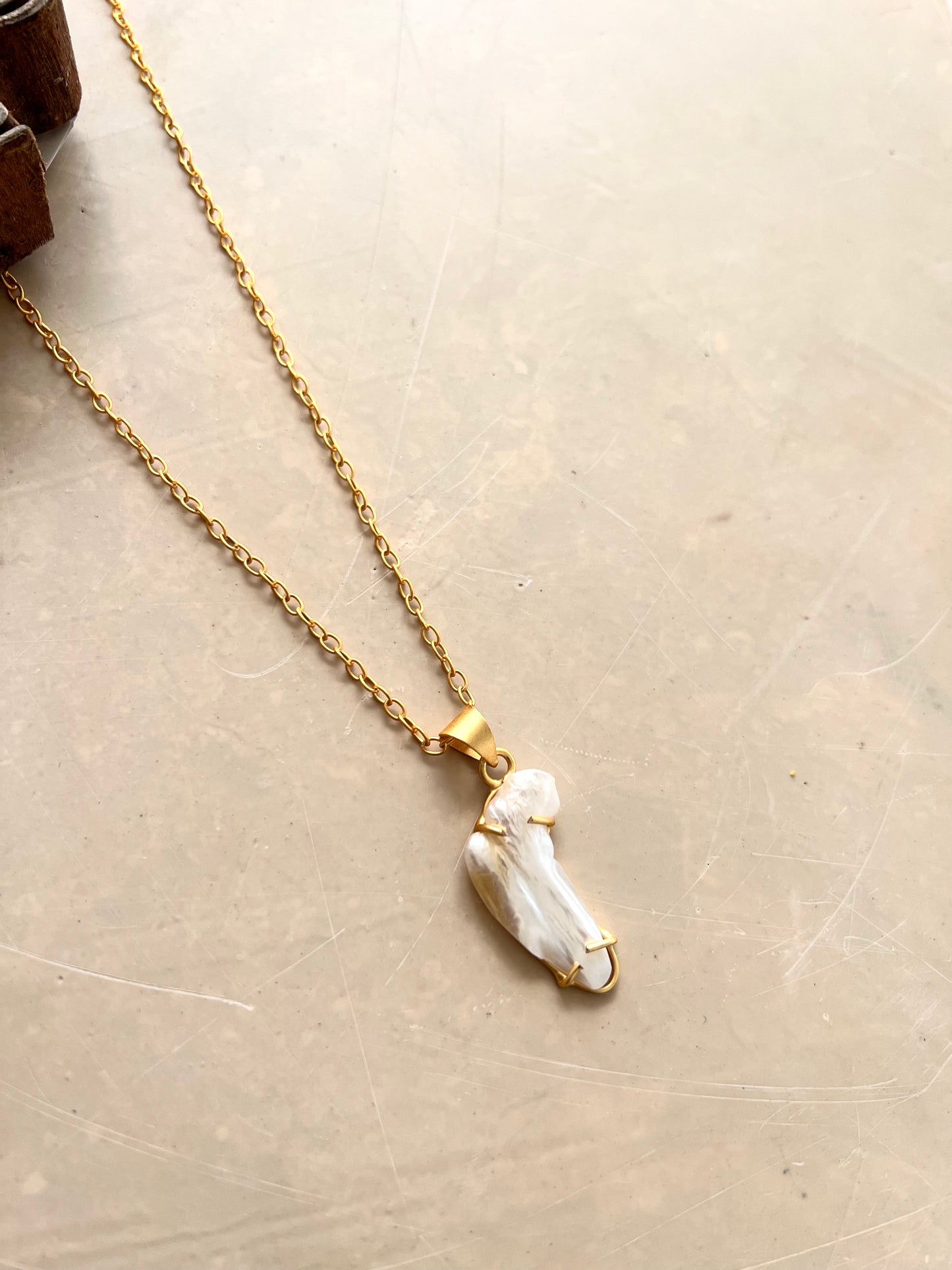 Mother of Pearl Pendant Necklace