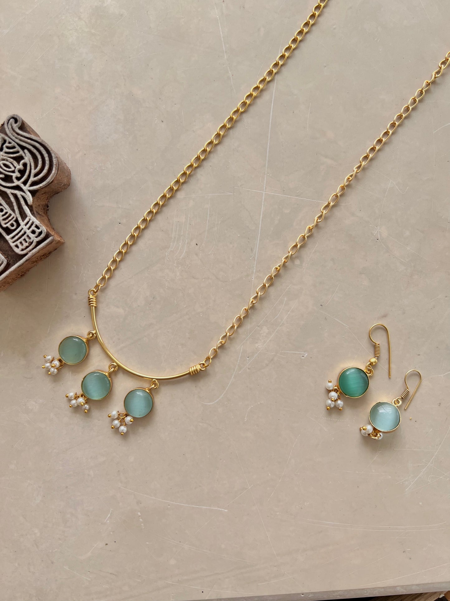 Stones and Pearls Necklace with Earring
