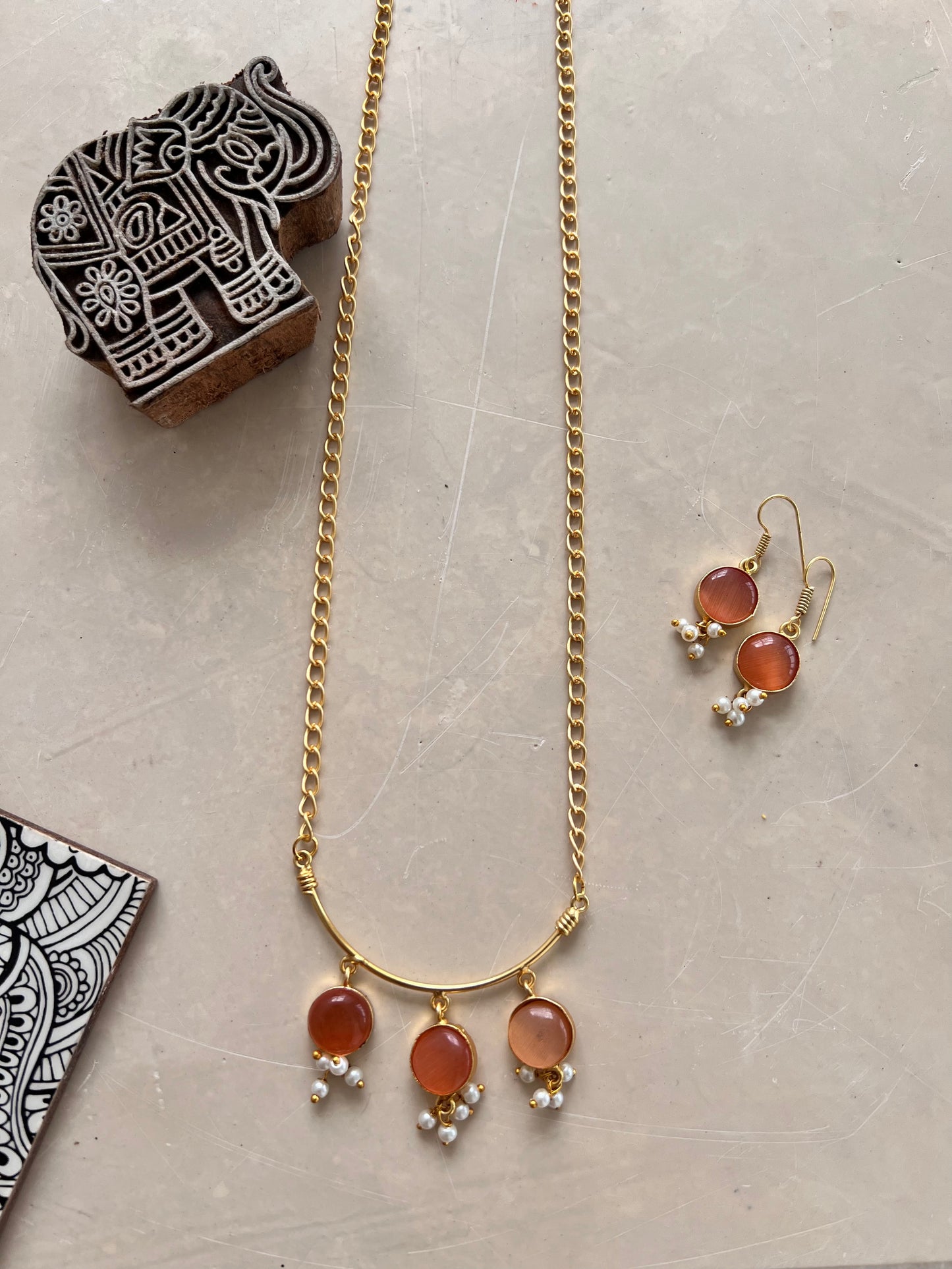 Stones and Cluster Pearl Necklace with Earring