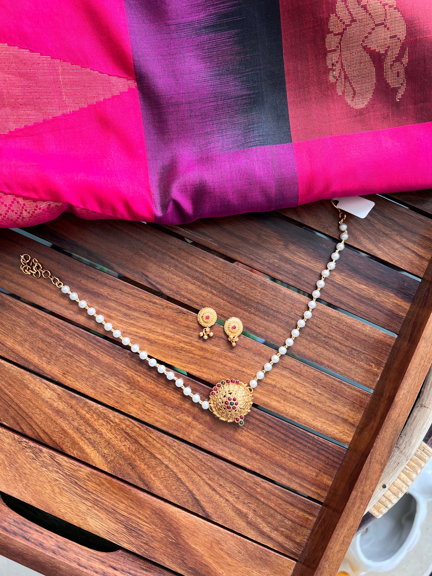 Single Layer Pearl Choker with Pendant Set