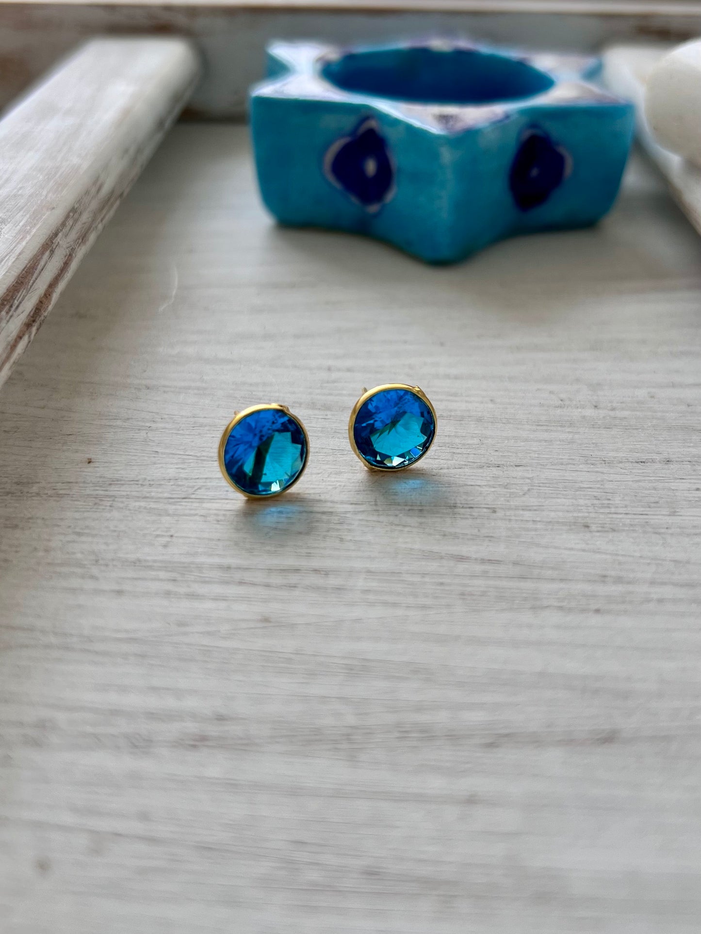 Glossy Stone Round Stud Earring