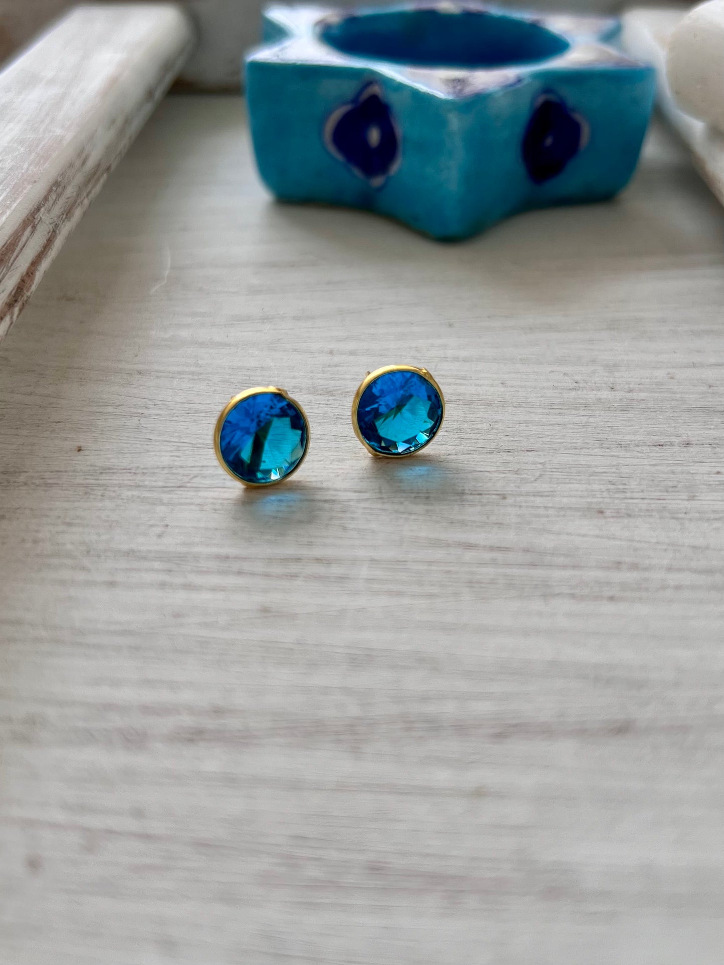 Glossy Stone Round Stud Earring