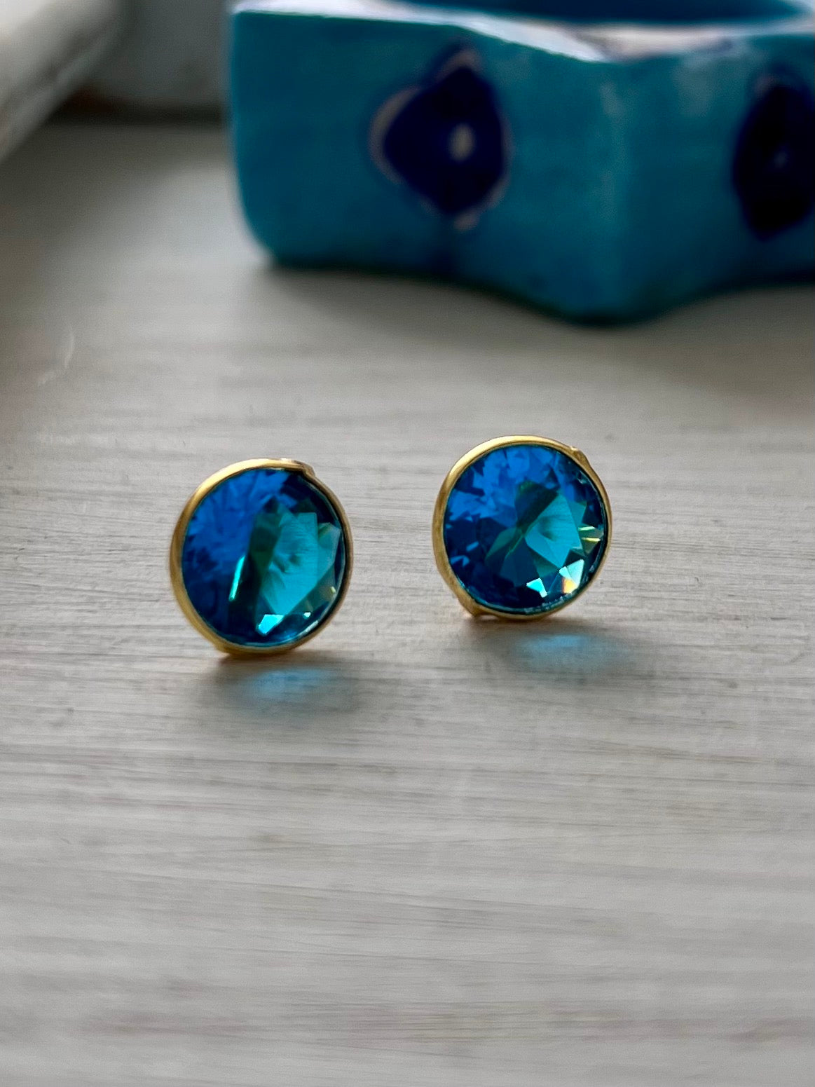 Glossy Stone Round Stud Earring