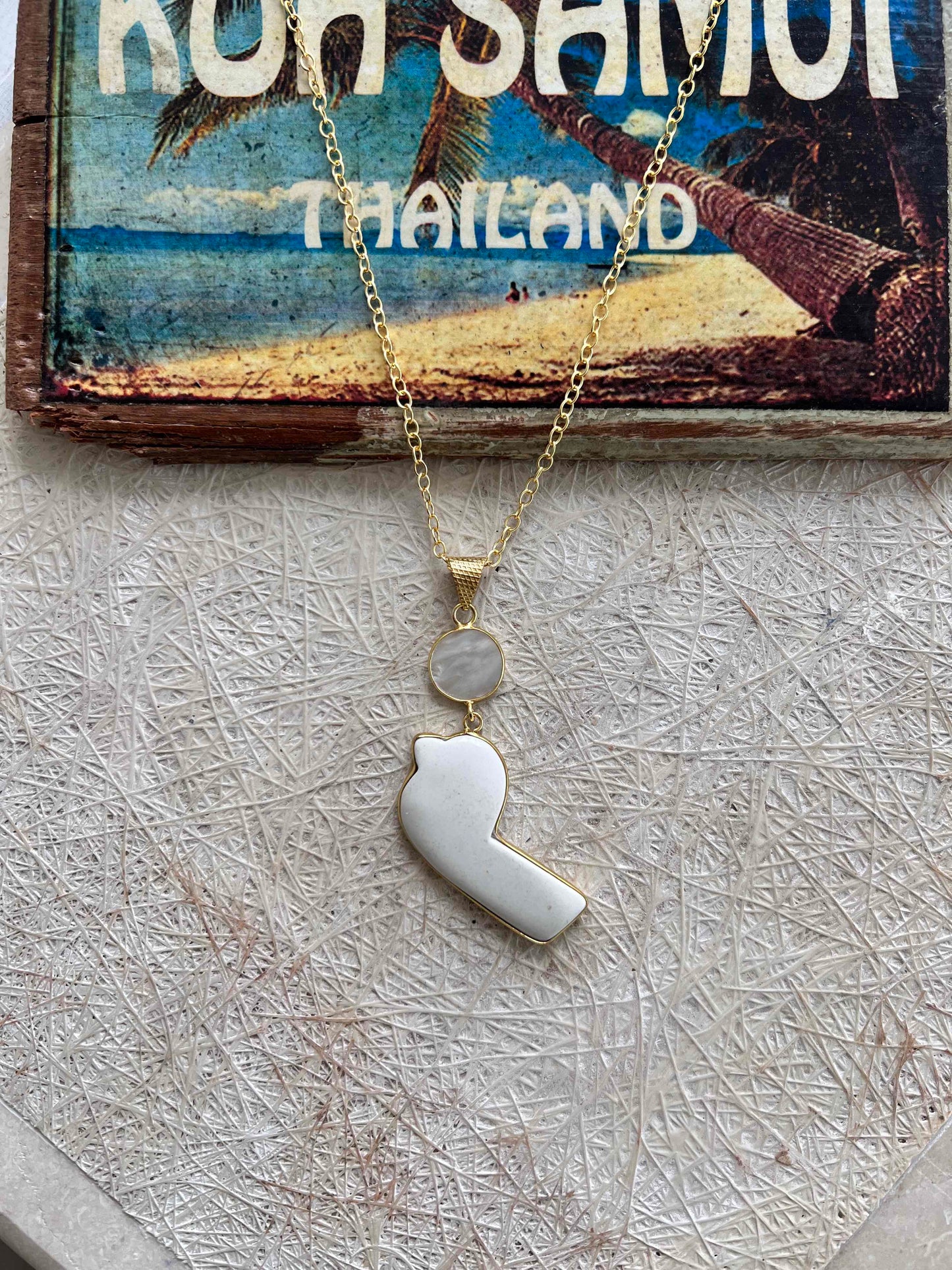 Mother of Pearl Pendant Necklace
