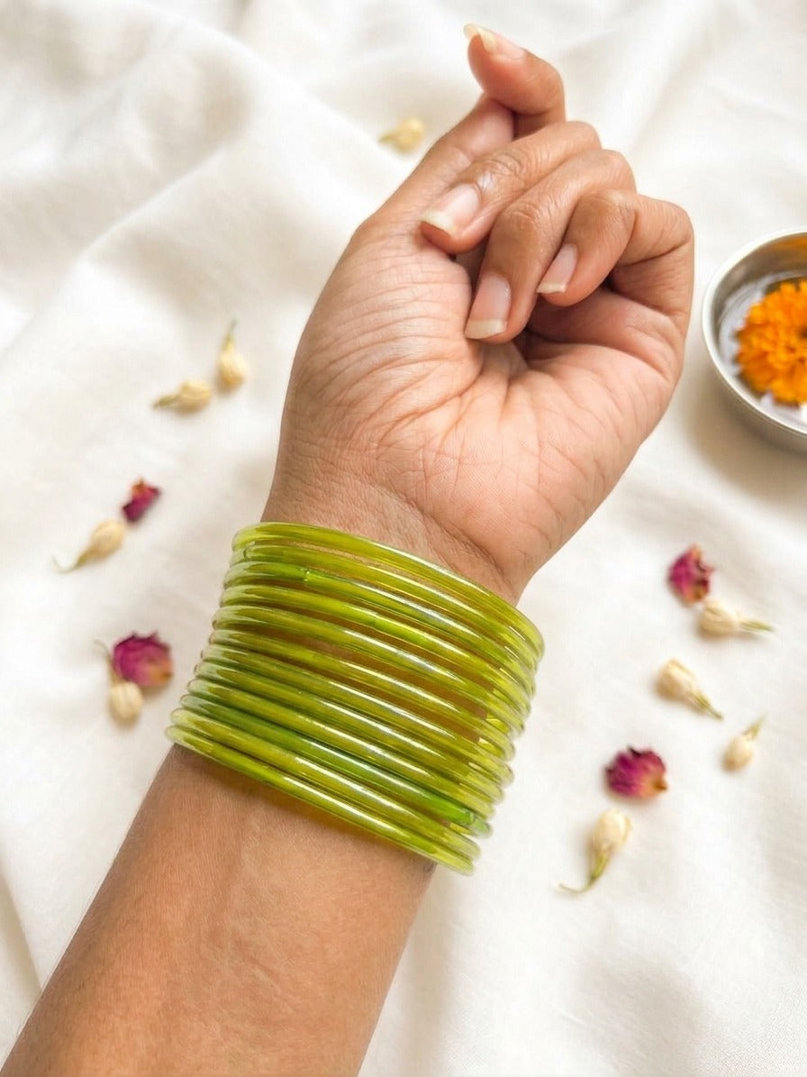 Olive Green Kuppivala / Glass Bangles (Pack of 6)