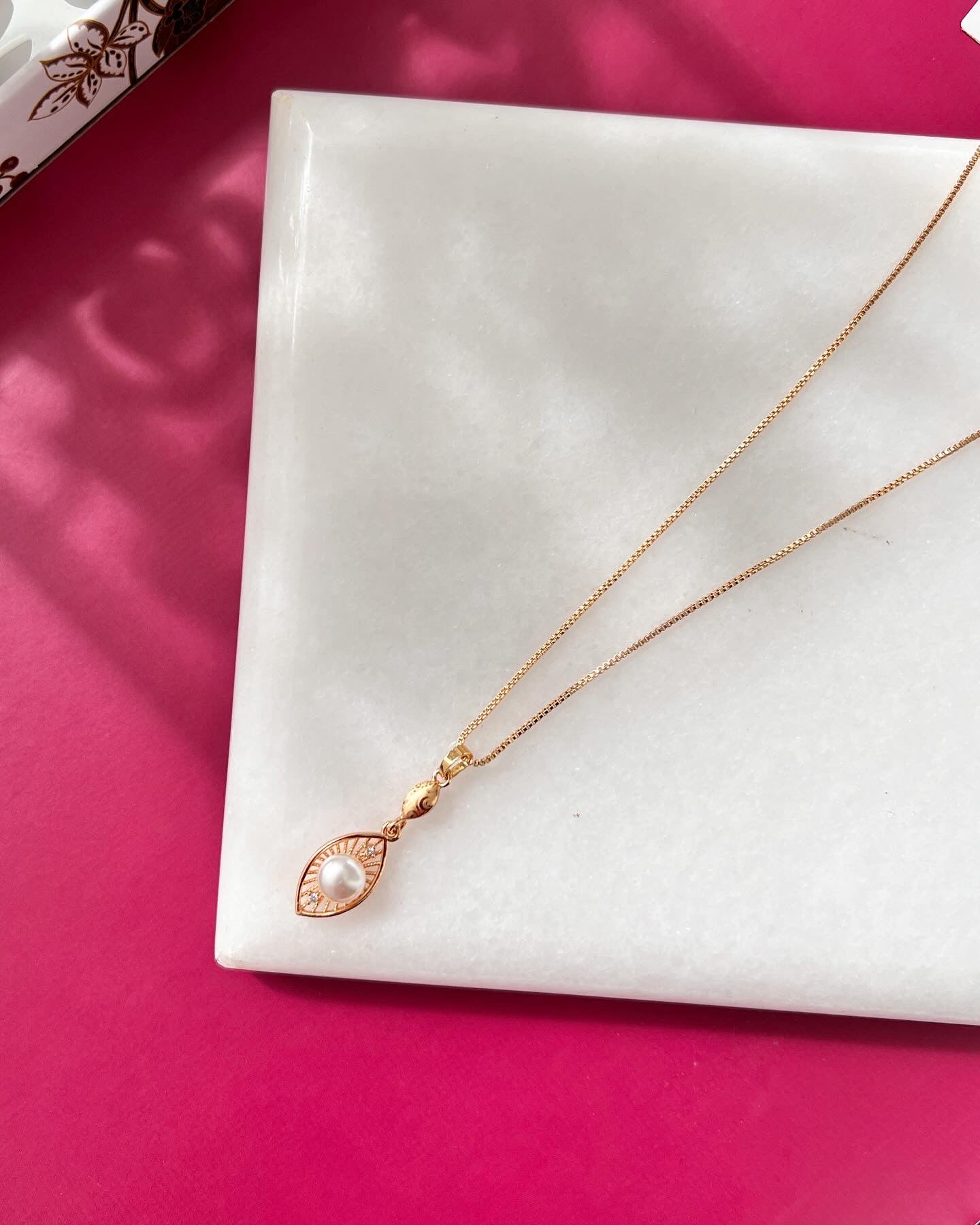 Minimal Chain Necklace