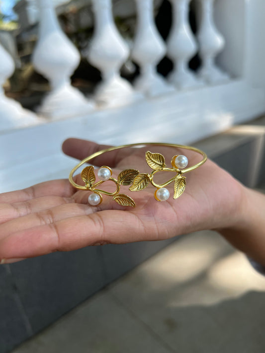 Gold Plated Pearl and Leaves Bangle