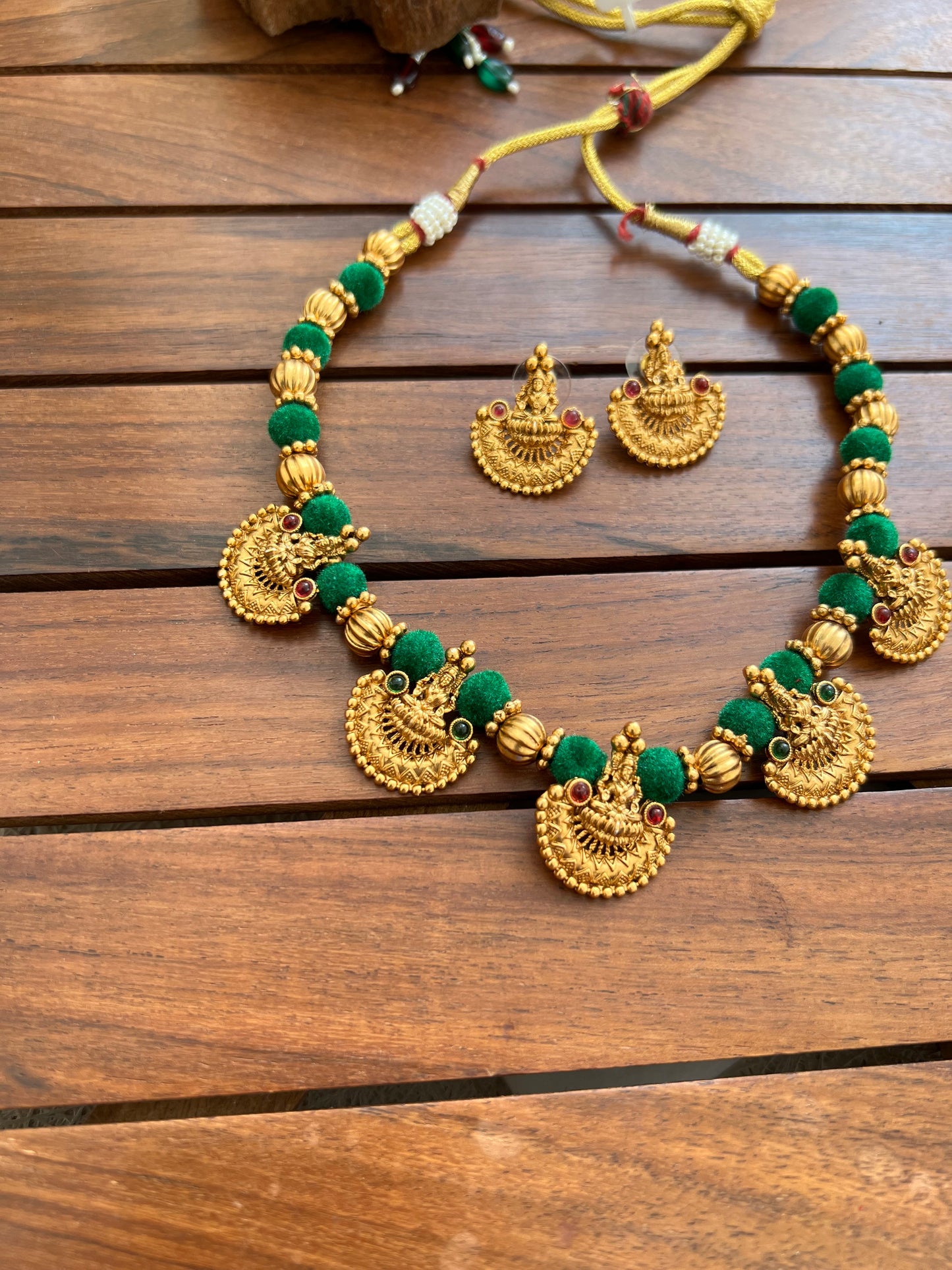 Green Necklace Set