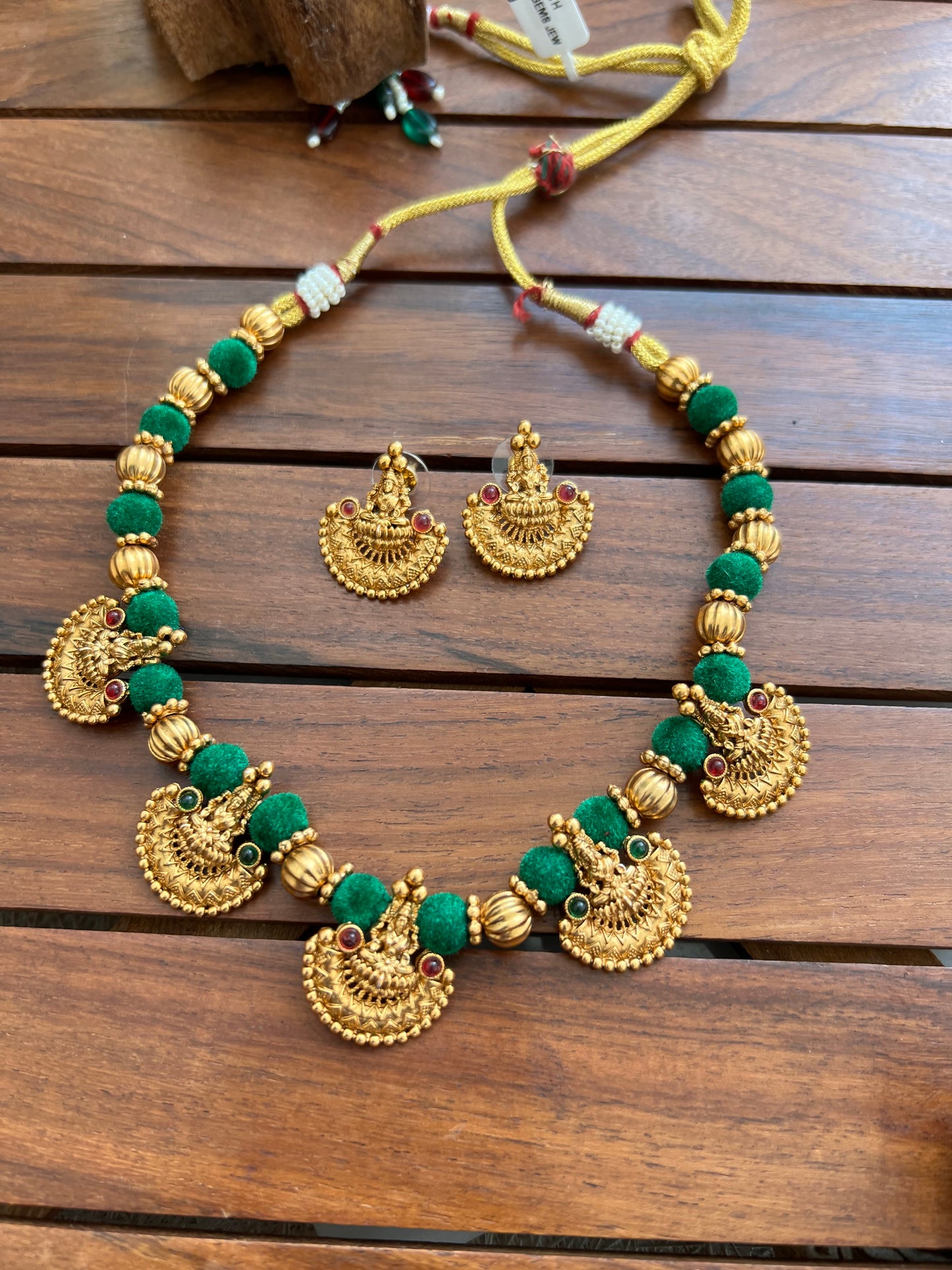 Green Necklace Set