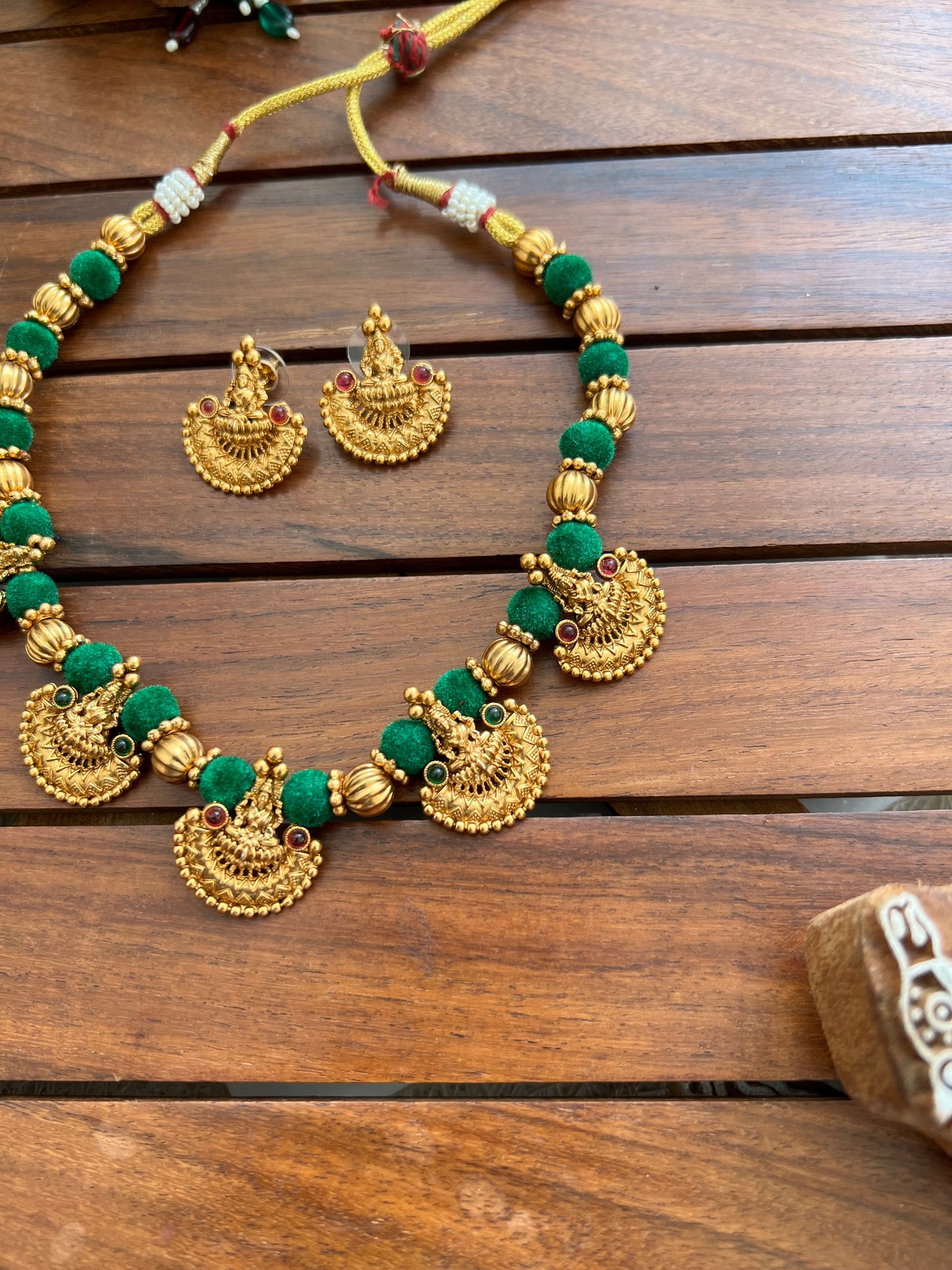 Green Necklace Set