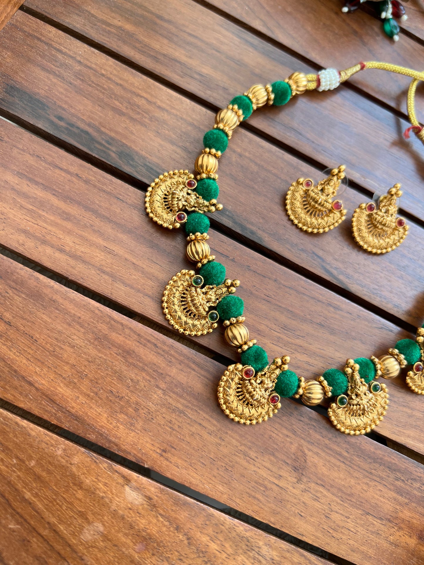 Green Necklace Set