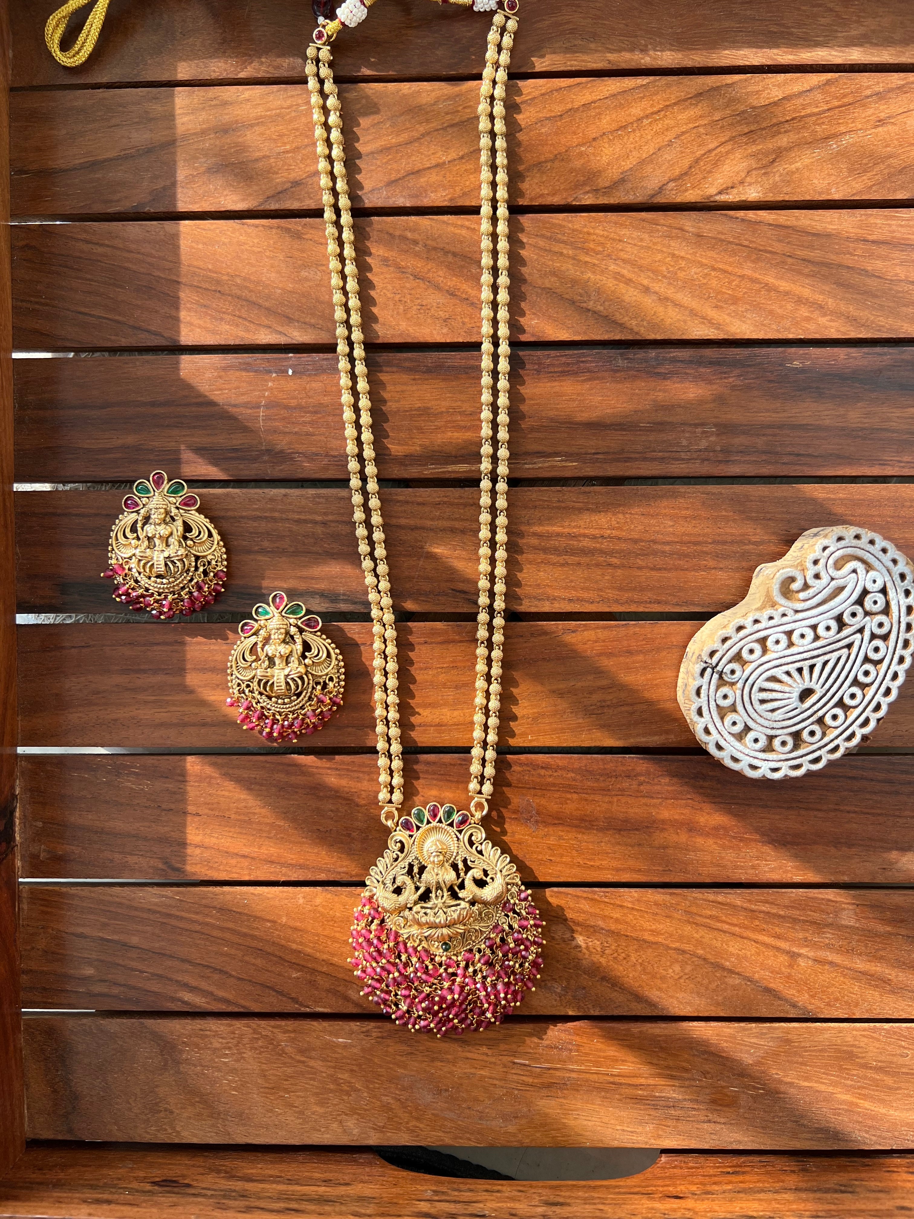 Gold Plated Temple Design Kasu Necklace with Earring – Gems of South