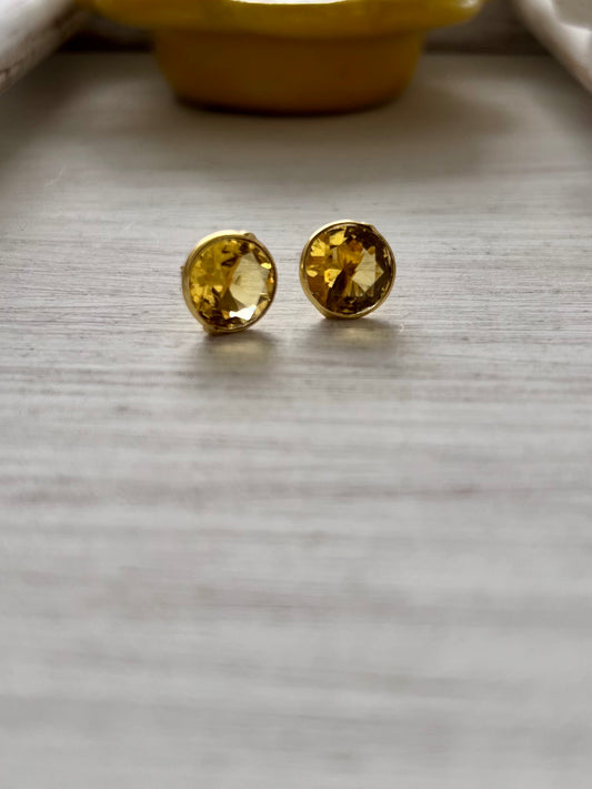 Glossy Stone Round Stud Earring