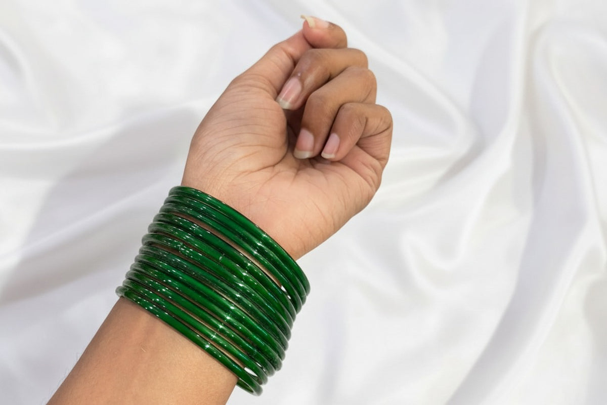 Green Kuppivala / Glass Bangles (Pack of 6)